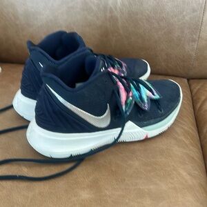 Men’s Nike basketball shoe size 8.5 no box